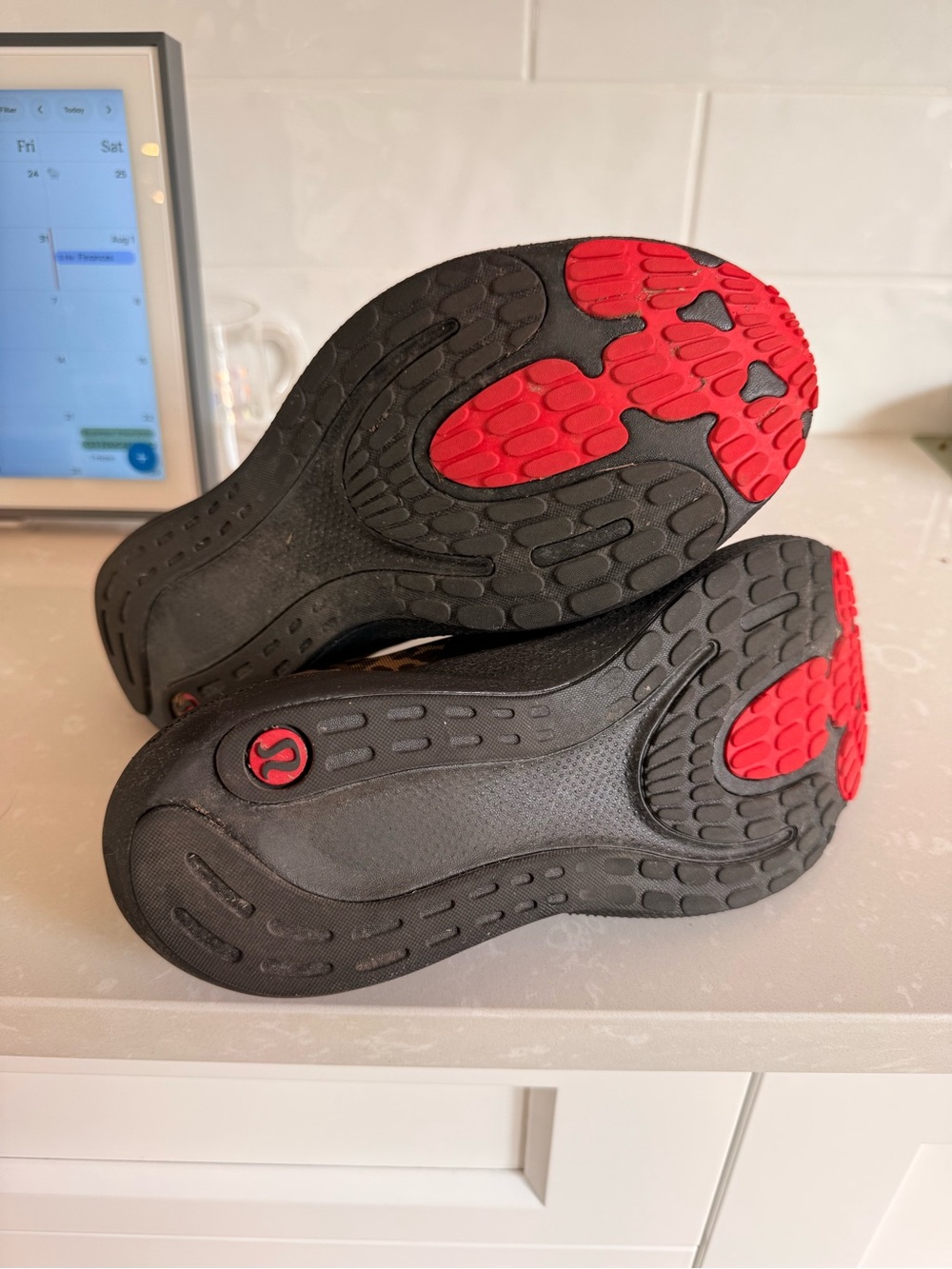 Lululemon split shift runners - Picture 2 of 5